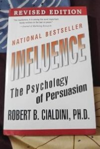 THE PSYCHOLOGY OF PERSUASION ROBERT B CIALDINI PH D MRP 599 RACK G3 BR5